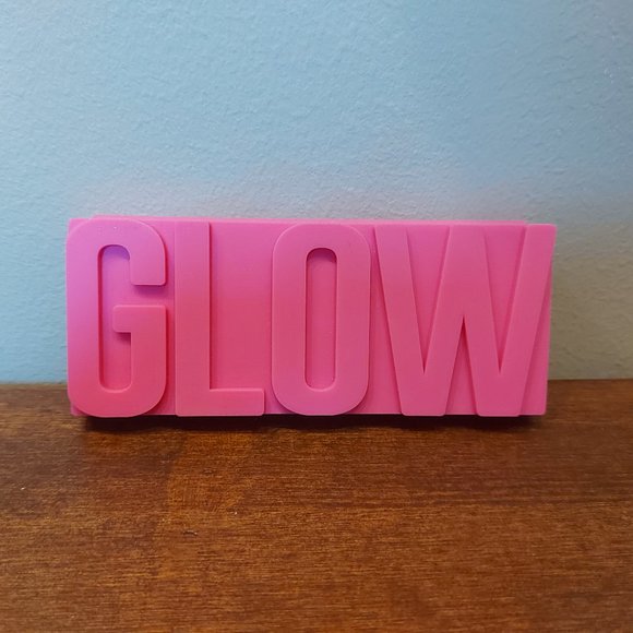 GlamGlow Hyaluronic Glow Power Highlighter Palette - Picture 2 of 3